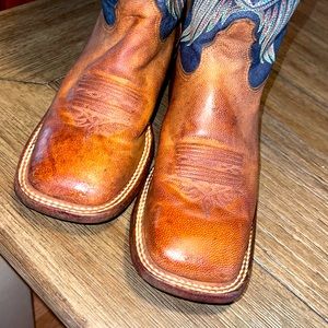 Daughters old boots hardly worn. Lightly used